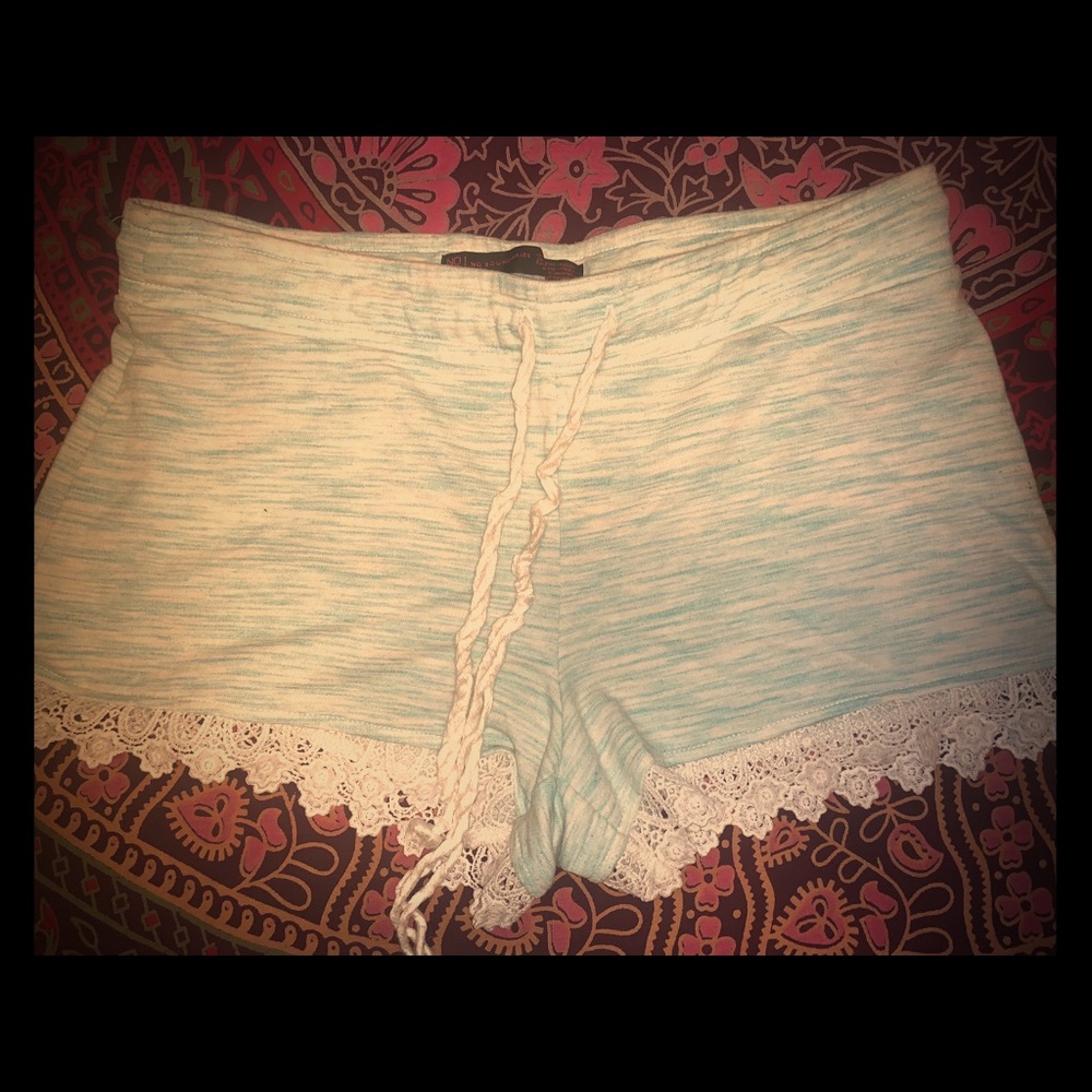 Pair of Juniors Shorts Size M(7-9) No Bounderies